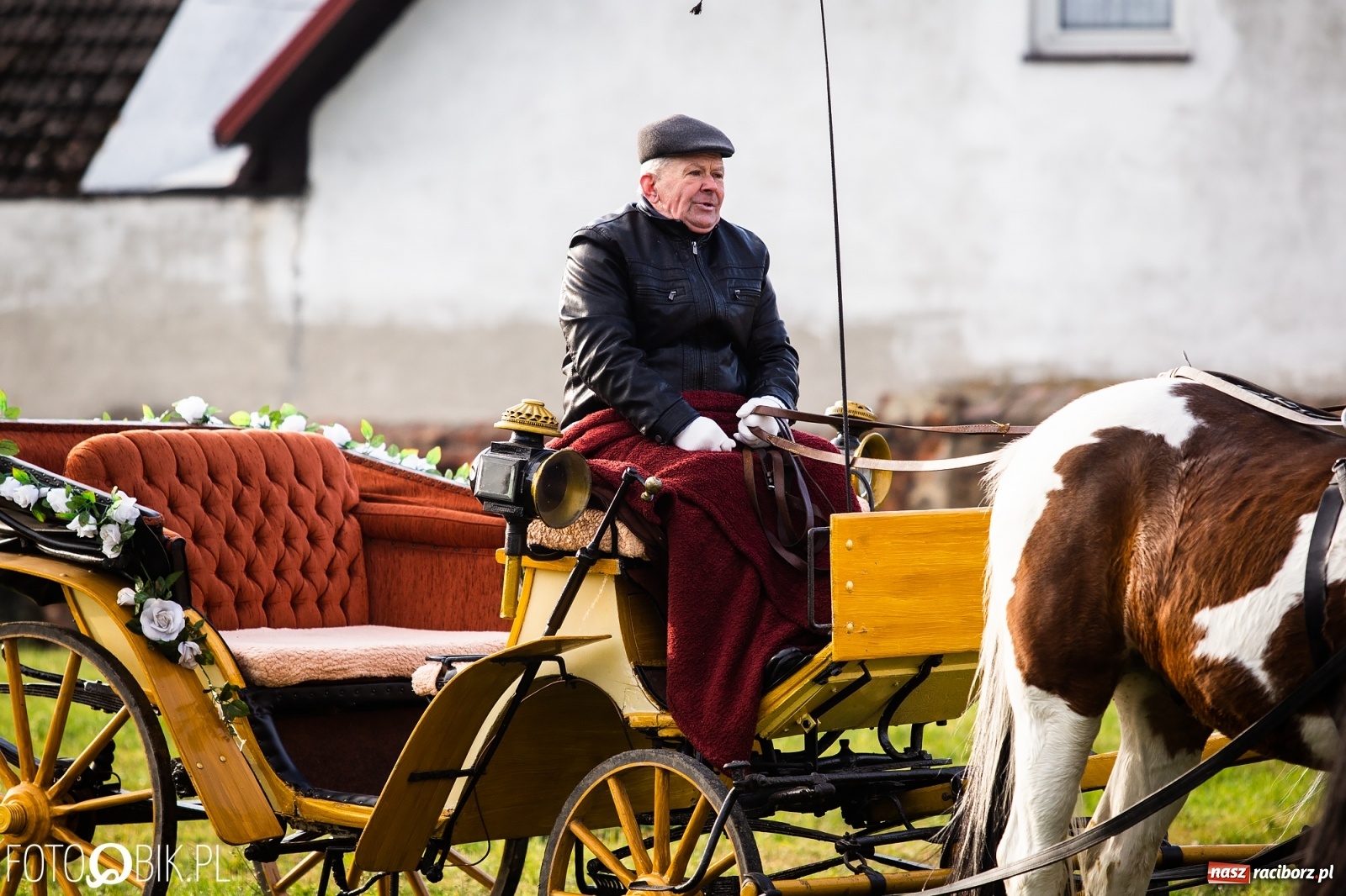 Zdjęcie w galerii na portalu naszraciborz.pl: W Krzanowicach przeszła dziś procesja konna na św. Mikołaja wiadomości z regionu