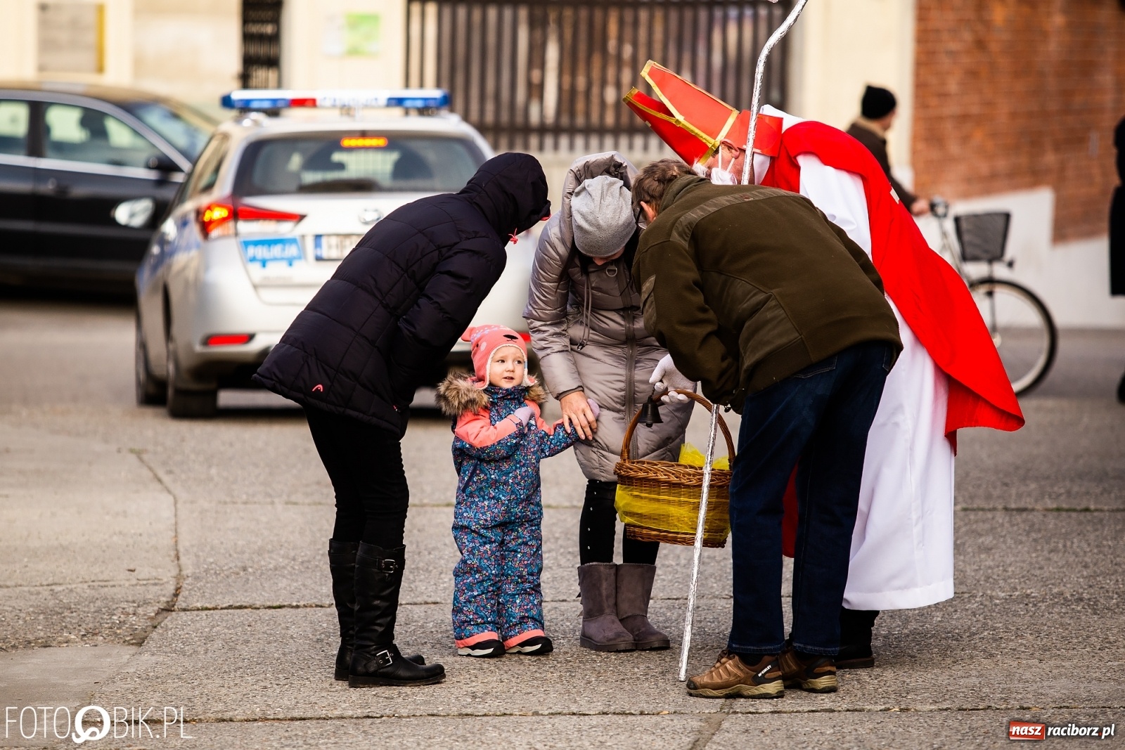 Zdjęcie w galerii na portalu naszraciborz.pl: W Krzanowicach przeszła dziś procesja konna na św. Mikołaja wiadomości z regionu