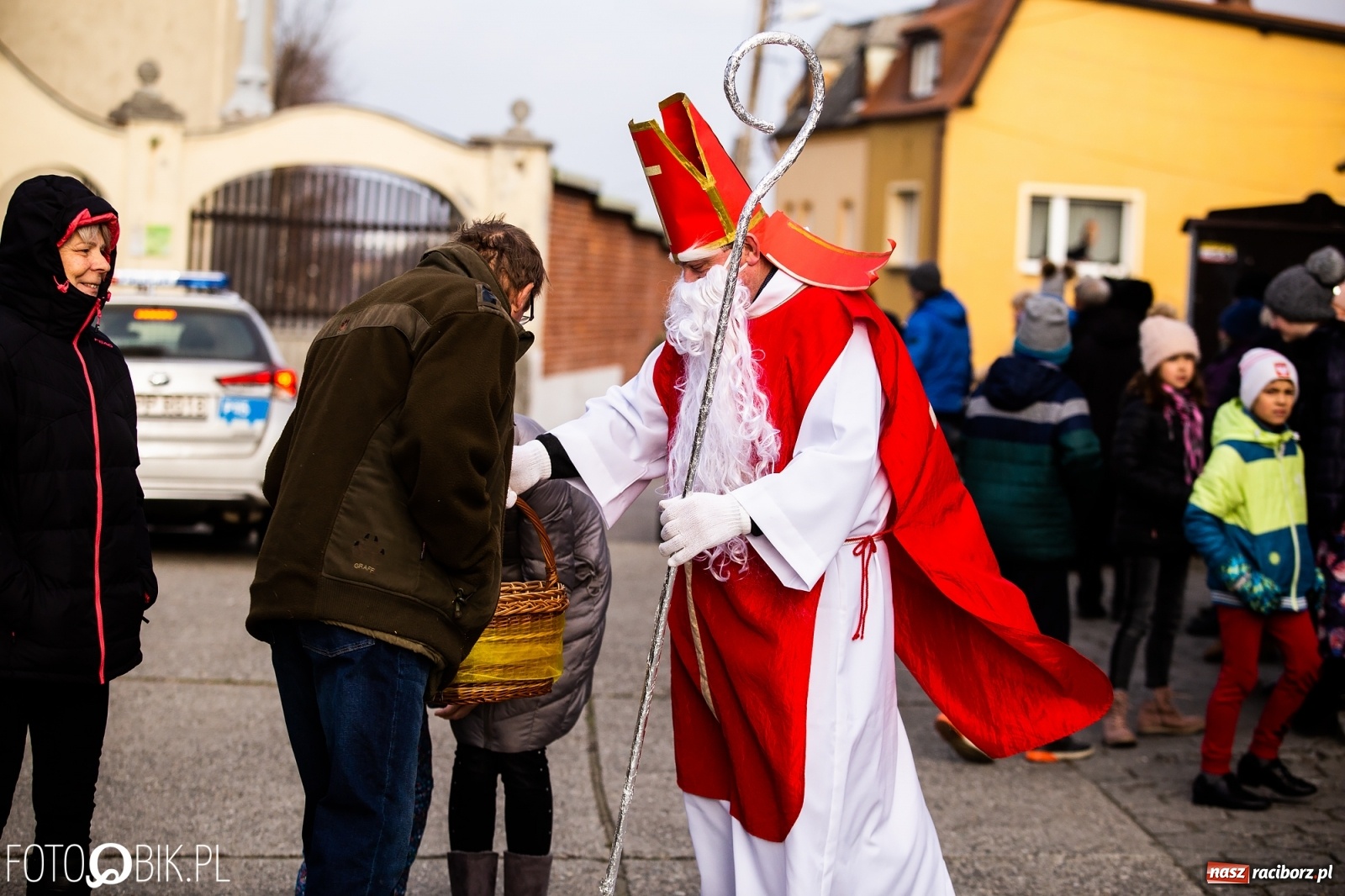 Zdjęcie w galerii na portalu naszraciborz.pl: W Krzanowicach przeszła dziś procesja konna na św. Mikołaja wiadomości z regionu