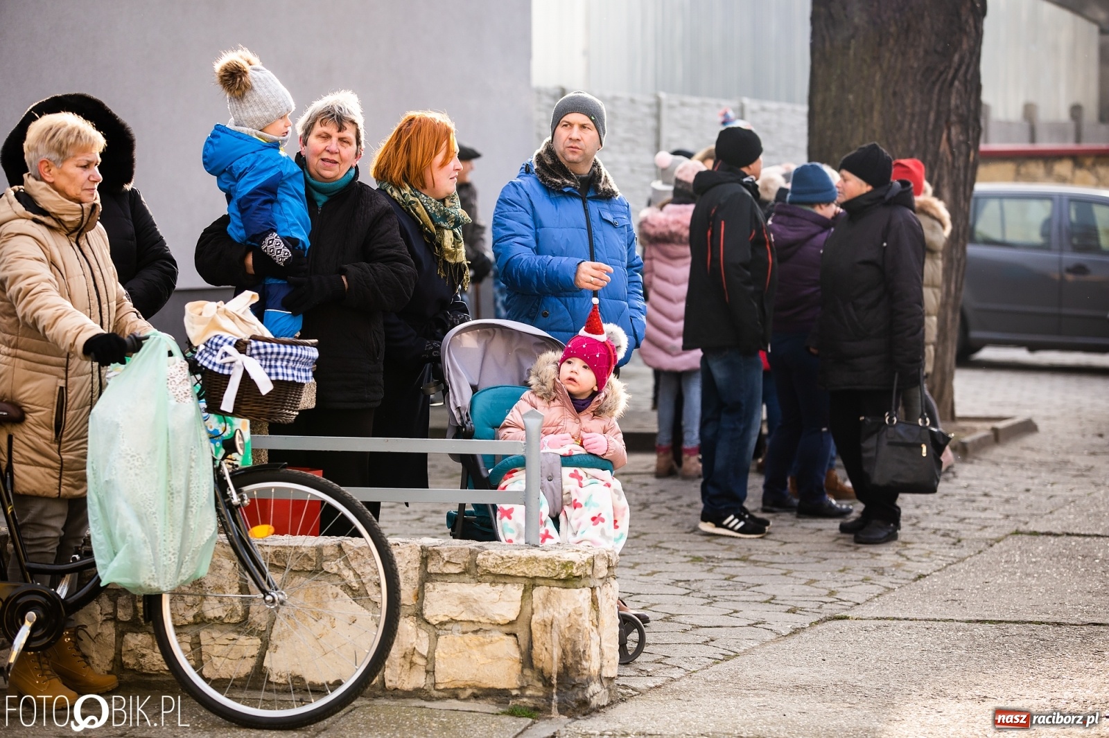 Zdjęcie w galerii na portalu naszraciborz.pl: W Krzanowicach przeszła dziś procesja konna na św. Mikołaja wiadomości z regionu