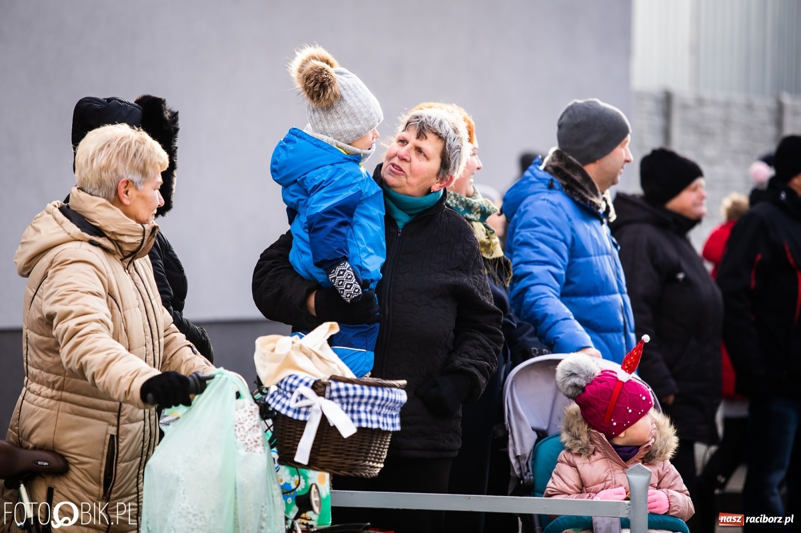 Zdjęcie w galerii na portalu naszraciborz.pl: W Krzanowicach przeszła dziś procesja konna na św. Mikołaja wiadomości z regionu