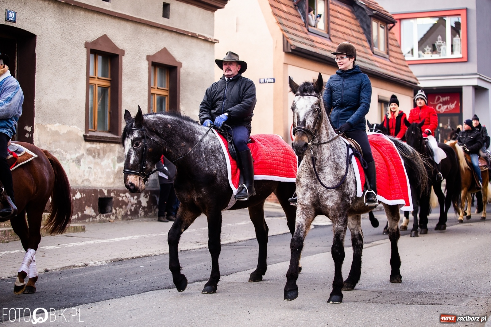 Zdjęcie w galerii na portalu naszraciborz.pl: W Krzanowicach przeszła dziś procesja konna na św. Mikołaja wiadomości z regionu