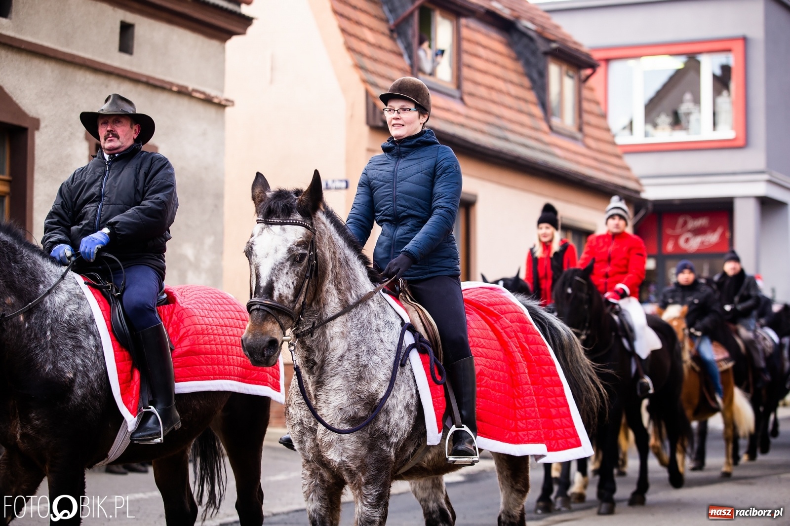 Zdjęcie w galerii na portalu naszraciborz.pl: W Krzanowicach przeszła dziś procesja konna na św. Mikołaja wiadomości z regionu