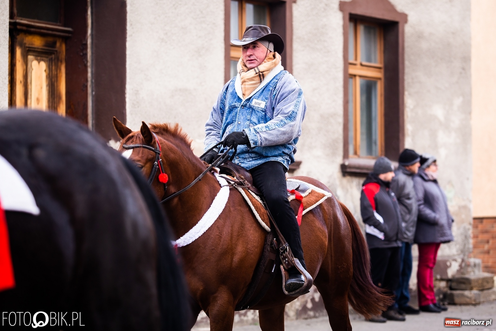 Zdjęcie w galerii na portalu naszraciborz.pl: W Krzanowicach przeszła dziś procesja konna na św. Mikołaja wiadomości z regionu