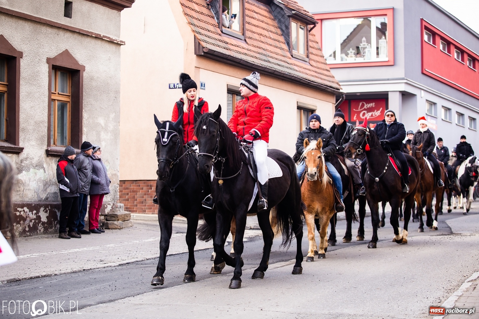 Zdjęcie w galerii na portalu naszraciborz.pl: W Krzanowicach przeszła dziś procesja konna na św. Mikołaja wiadomości z regionu