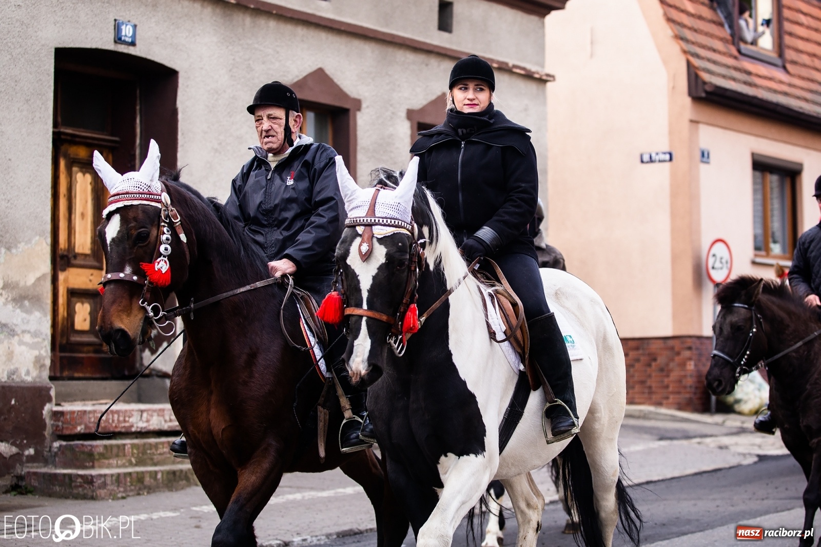 Zdjęcie w galerii na portalu naszraciborz.pl: W Krzanowicach przeszła dziś procesja konna na św. Mikołaja wiadomości z regionu