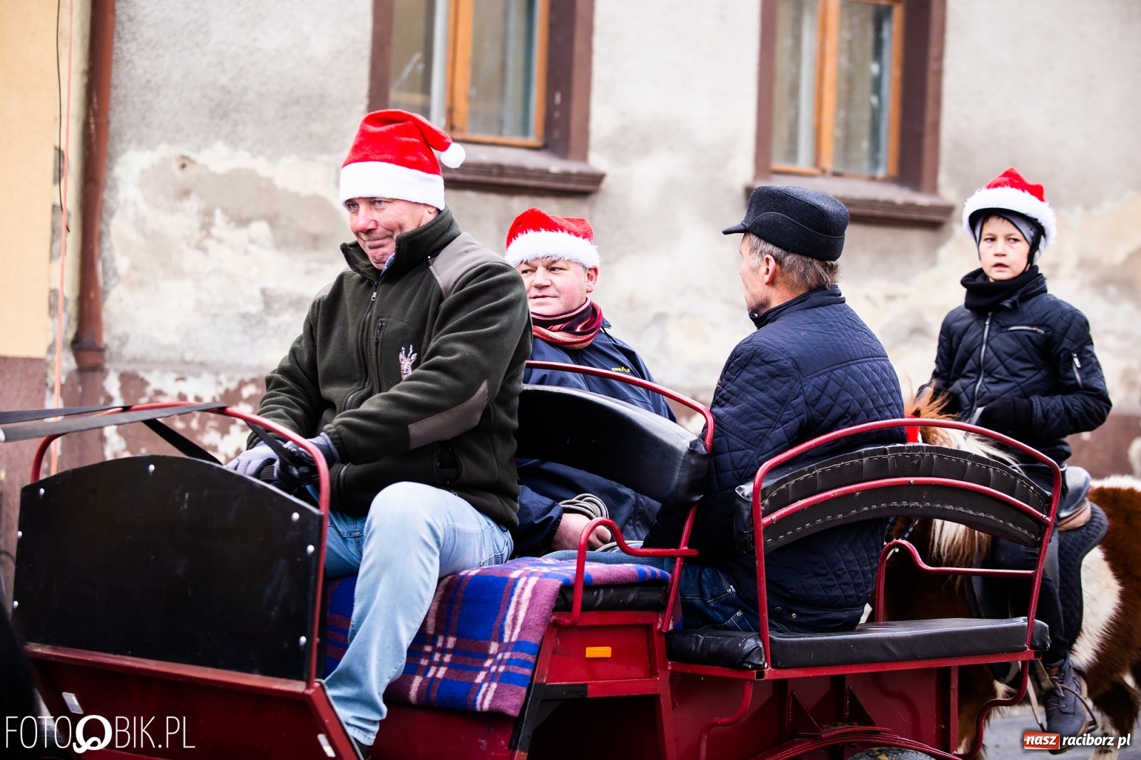 Zdjęcie w galerii na portalu naszraciborz.pl: W Krzanowicach przeszła dziś procesja konna na św. Mikołaja wiadomości z regionu