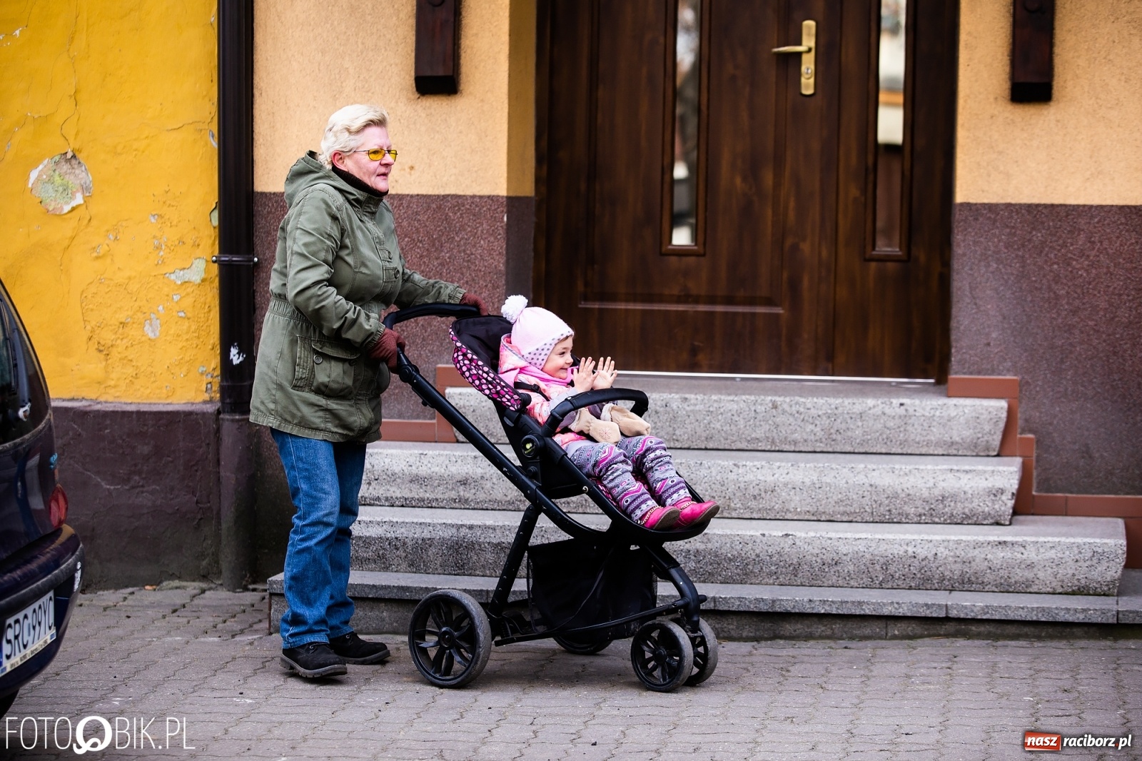 Zdjęcie w galerii na portalu naszraciborz.pl: W Krzanowicach przeszła dziś procesja konna na św. Mikołaja wiadomości z regionu