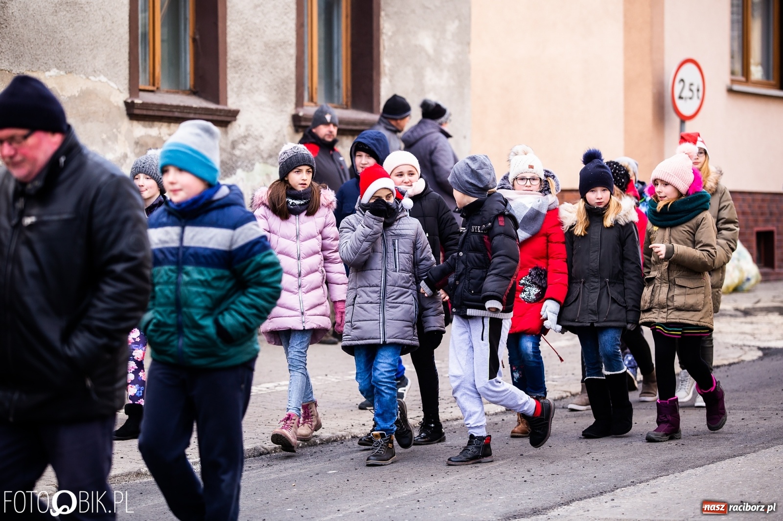 Zdjęcie w galerii na portalu naszraciborz.pl: W Krzanowicach przeszła dziś procesja konna na św. Mikołaja wiadomości z regionu