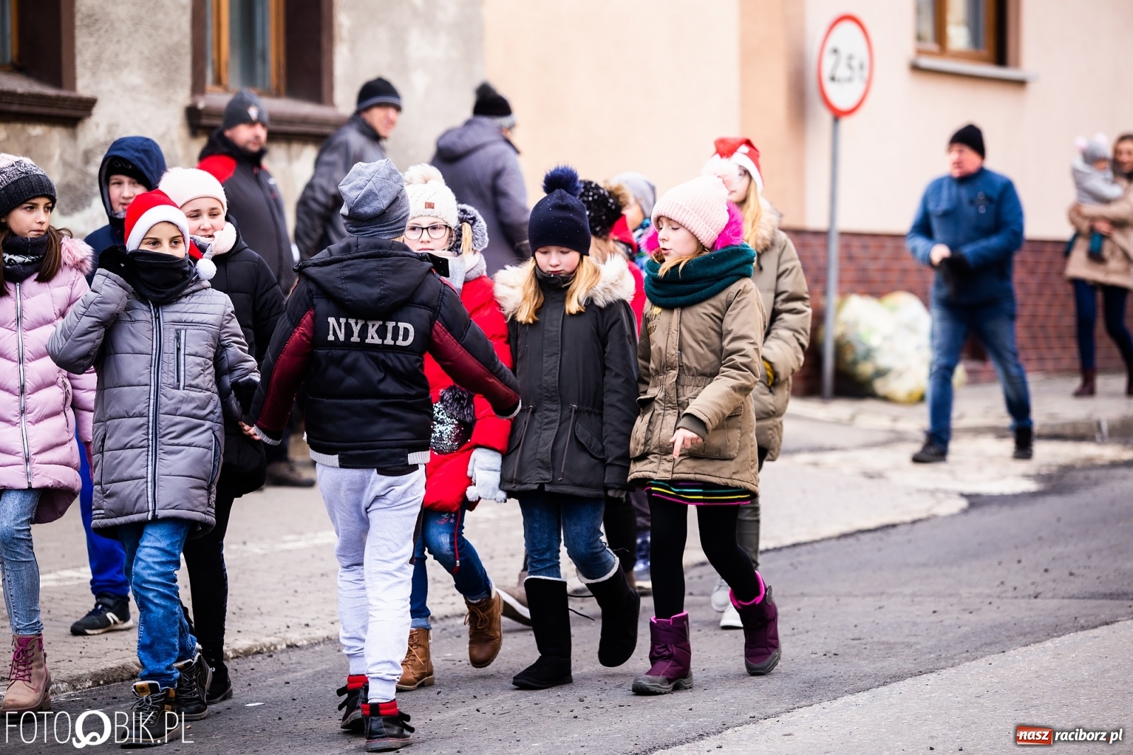 Zdjęcie w galerii na portalu naszraciborz.pl: W Krzanowicach przeszła dziś procesja konna na św. Mikołaja wiadomości z regionu