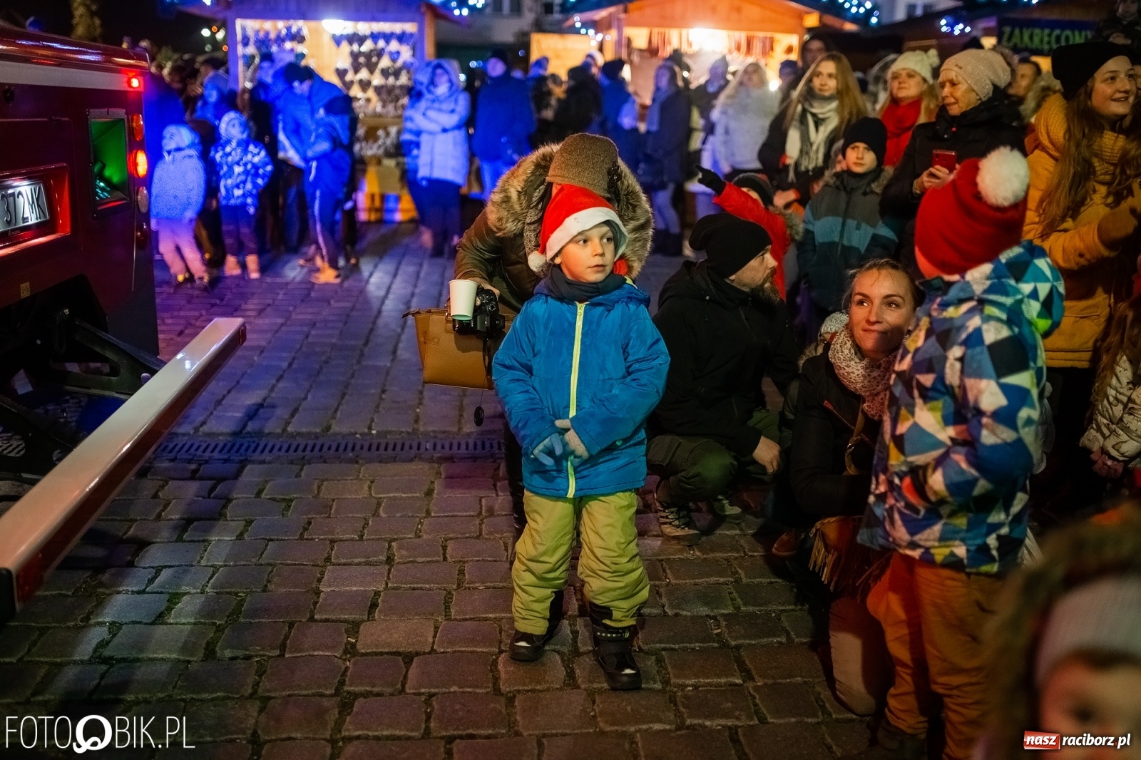 Zdjęcie w galerii na portalu naszraciborz.pl: Święty z siwą brodą nad raciborskim Rynkiem [FOTO i WIDEO] wiadomości z regionu