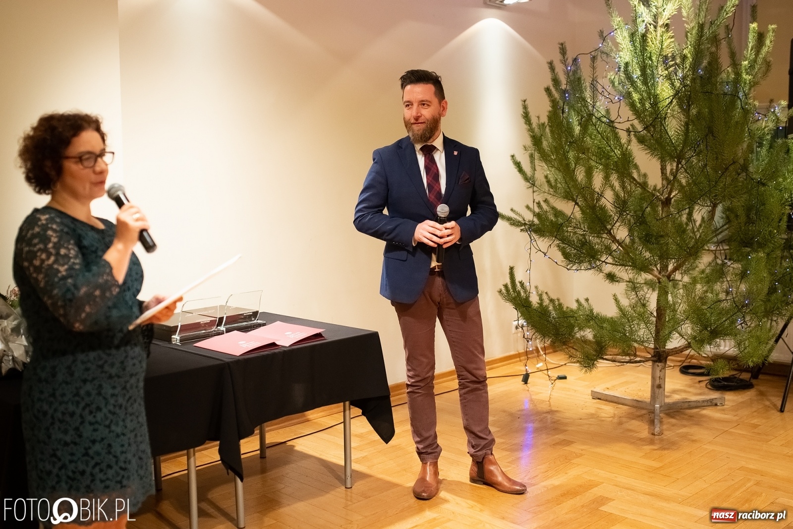 Zdjęcie w galerii na portalu naszraciborz.pl: Pani Józia i Źródło z Laurami Wolontariatu  wiadomości z regionu