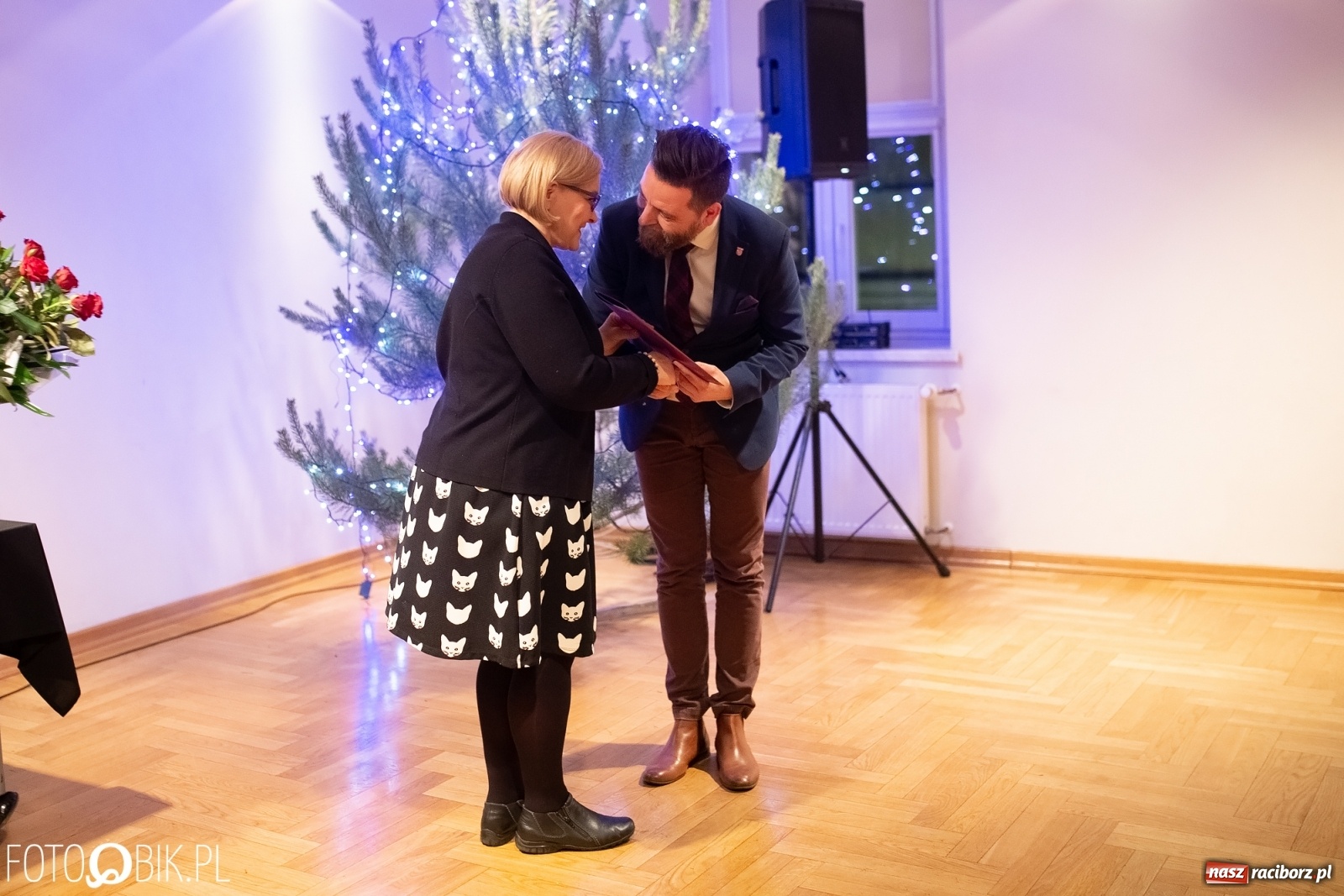 Zdjęcie w galerii na portalu naszraciborz.pl: Pani Józia i Źródło z Laurami Wolontariatu  wiadomości z regionu