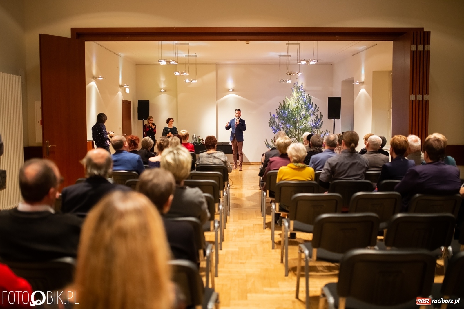 Zdjęcie w galerii na portalu naszraciborz.pl: Pani Józia i Źródło z Laurami Wolontariatu  wiadomości z regionu