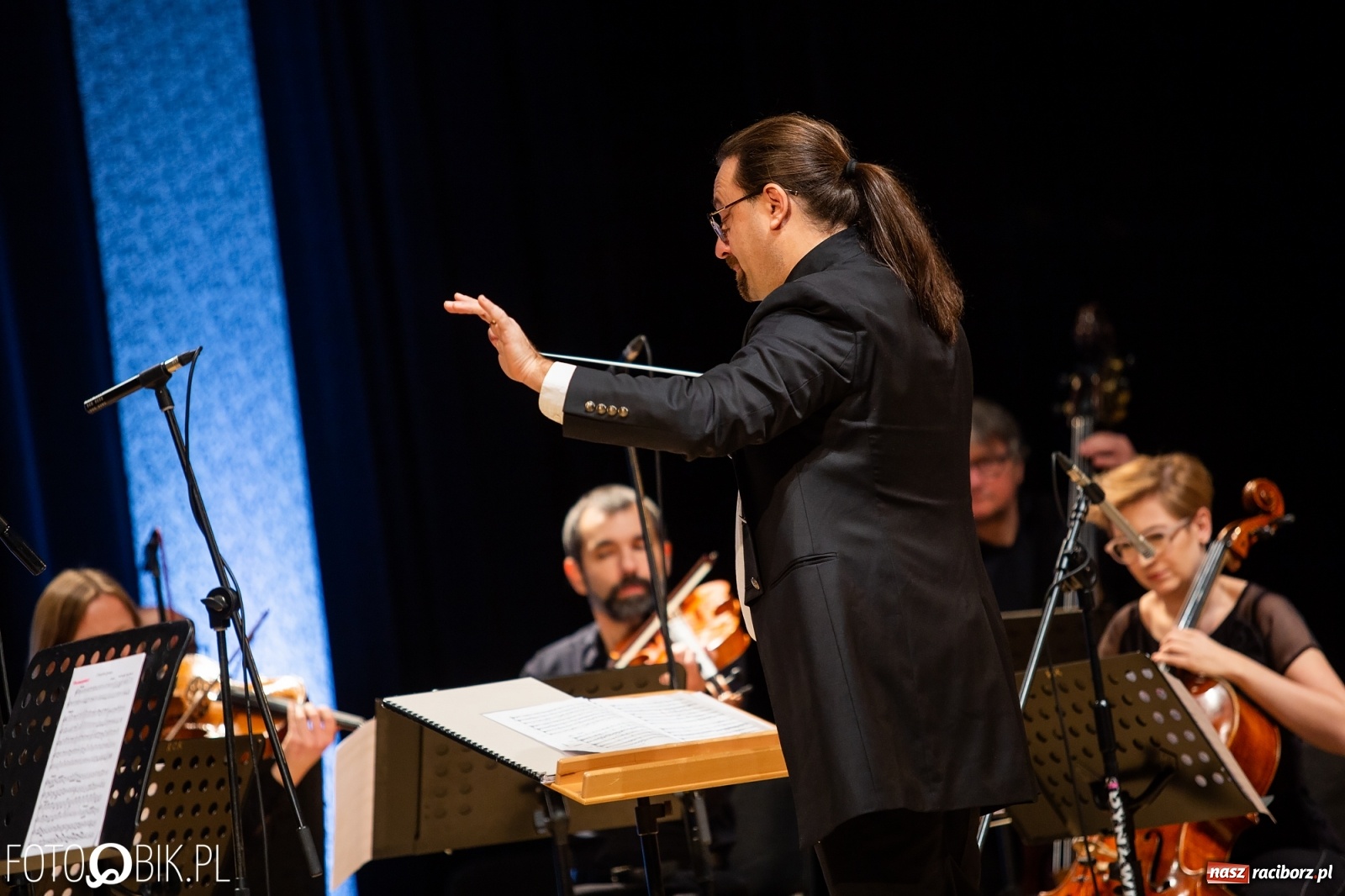 Zdjęcie w galerii na portalu naszraciborz.pl: Najpiękniejsze kolędy zabrzmiały w RCK. Olga Bończyk na scenie! wiadomości z regionu