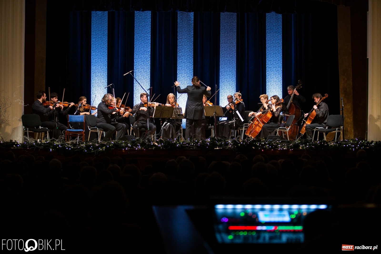 Zdjęcie w galerii na portalu naszraciborz.pl: Najpiękniejsze kolędy zabrzmiały w RCK. Olga Bończyk na scenie! wiadomości z regionu