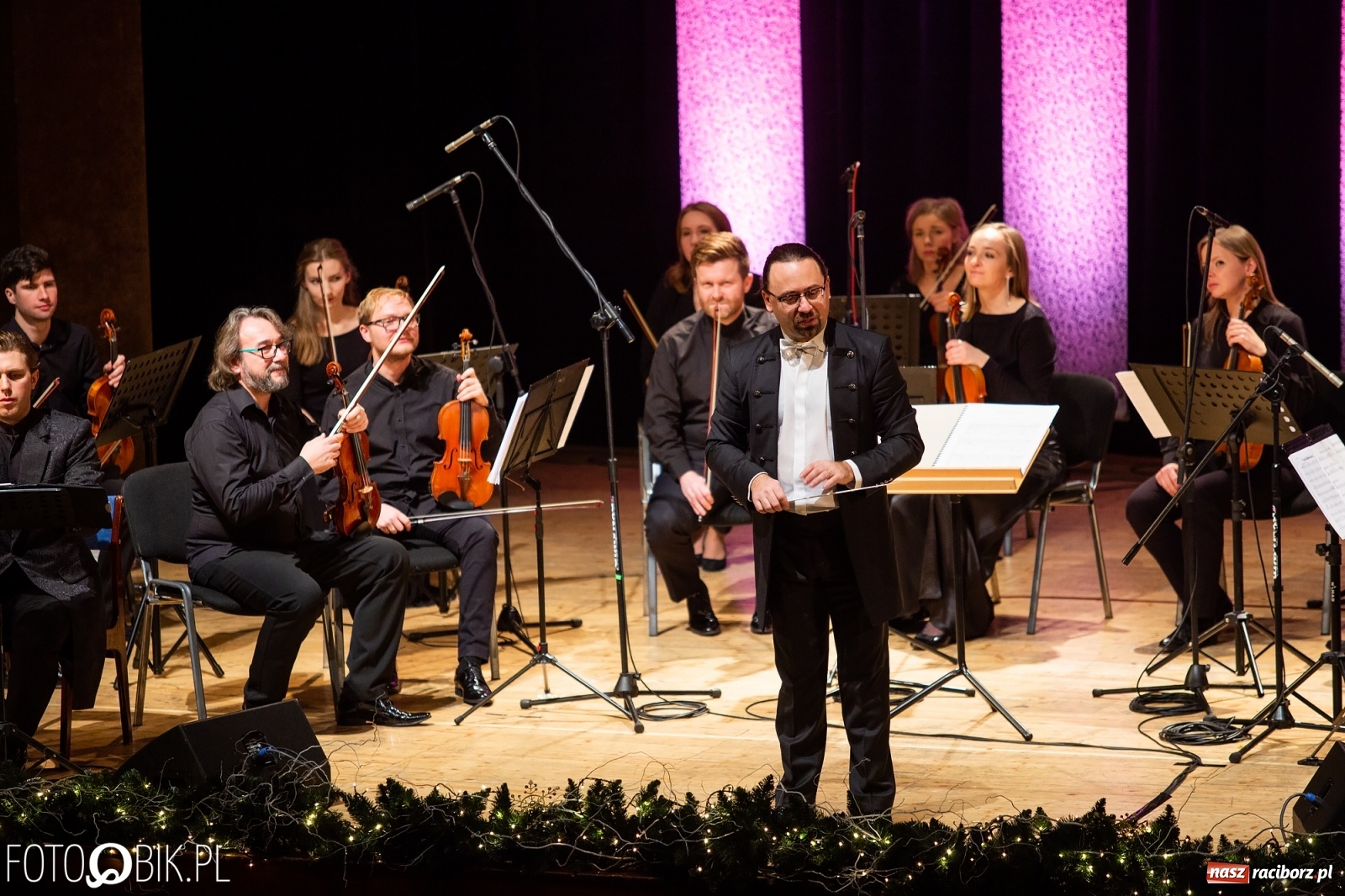 Zdjęcie w galerii na portalu naszraciborz.pl: Najpiękniejsze kolędy zabrzmiały w RCK. Olga Bończyk na scenie! wiadomości z regionu