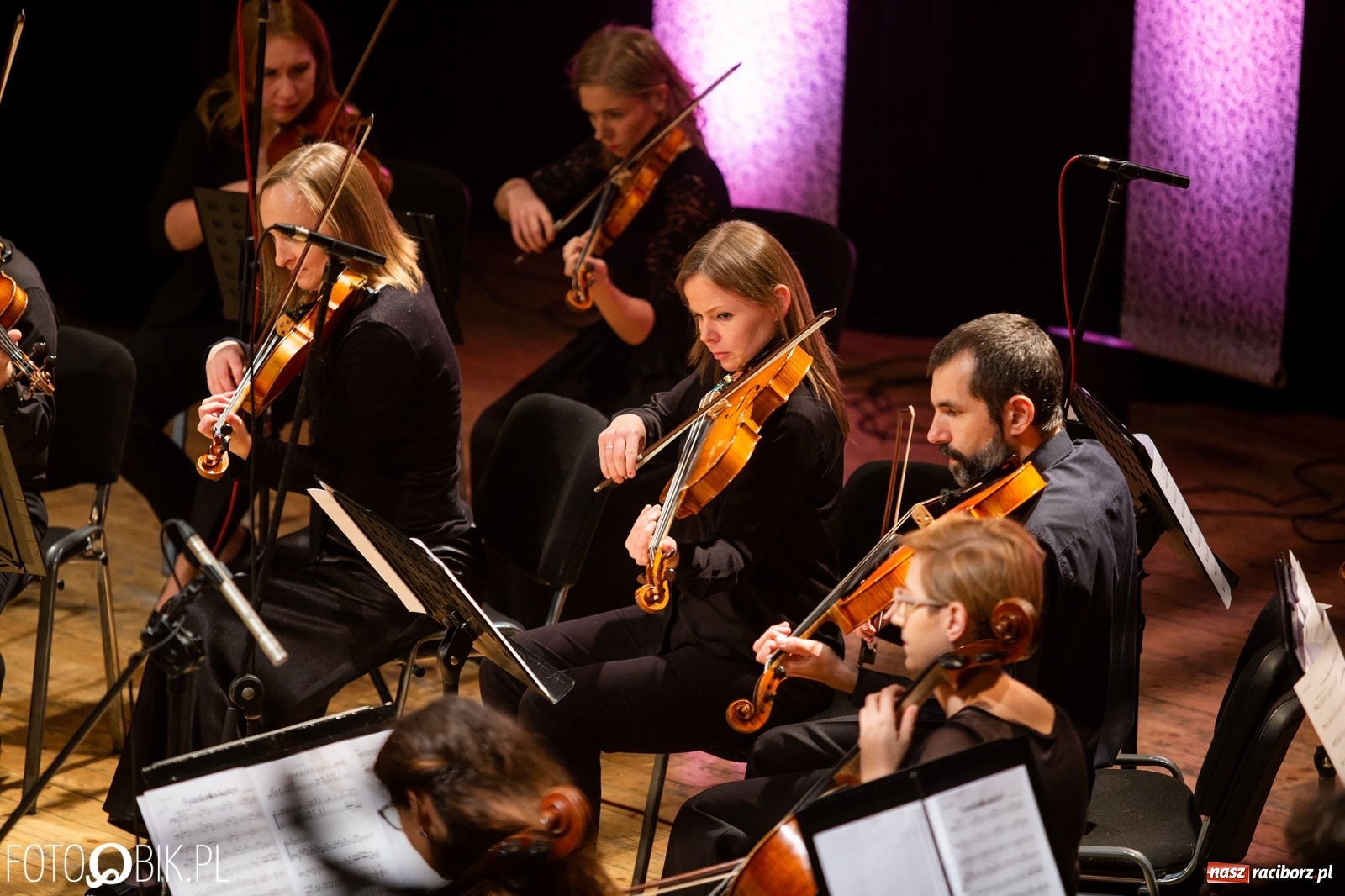 Zdjęcie w galerii na portalu naszraciborz.pl: Najpiękniejsze kolędy zabrzmiały w RCK. Olga Bończyk na scenie! wiadomości z regionu