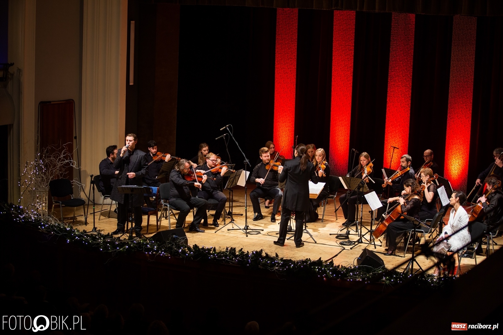 Zdjęcie w galerii na portalu naszraciborz.pl: Najpiękniejsze kolędy zabrzmiały w RCK. Olga Bończyk na scenie! wiadomości z regionu