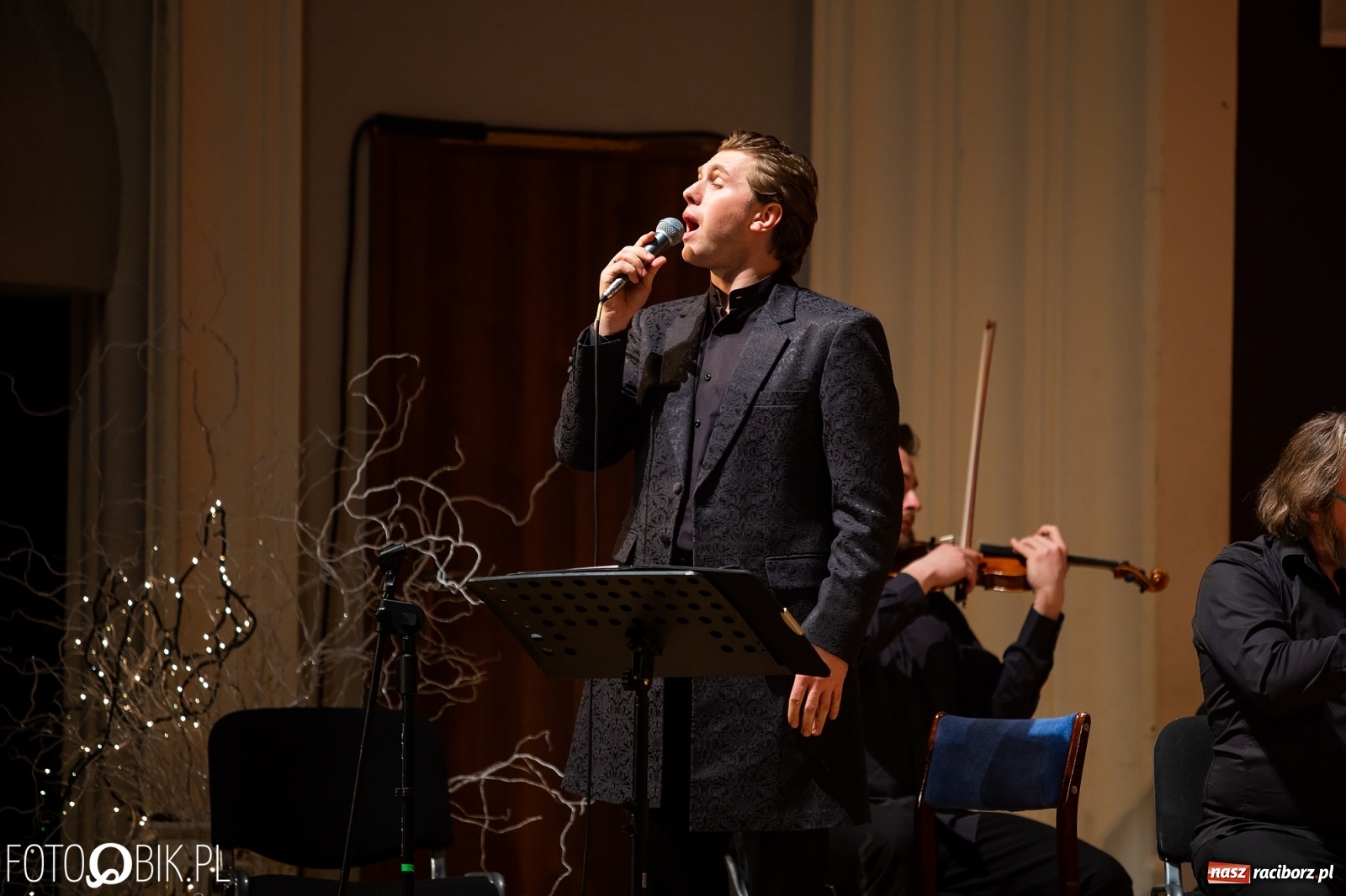 Zdjęcie w galerii na portalu naszraciborz.pl: Najpiękniejsze kolędy zabrzmiały w RCK. Olga Bończyk na scenie! wiadomości z regionu