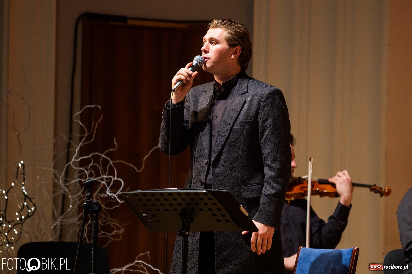 Zdjęcie w galerii na portalu naszraciborz.pl: Najpiękniejsze kolędy zabrzmiały w RCK. Olga Bończyk na scenie! wiadomości z regionu