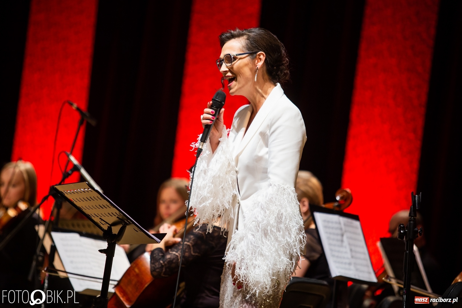 Zdjęcie w galerii na portalu naszraciborz.pl: Najpiękniejsze kolędy zabrzmiały w RCK. Olga Bończyk na scenie! wiadomości z regionu