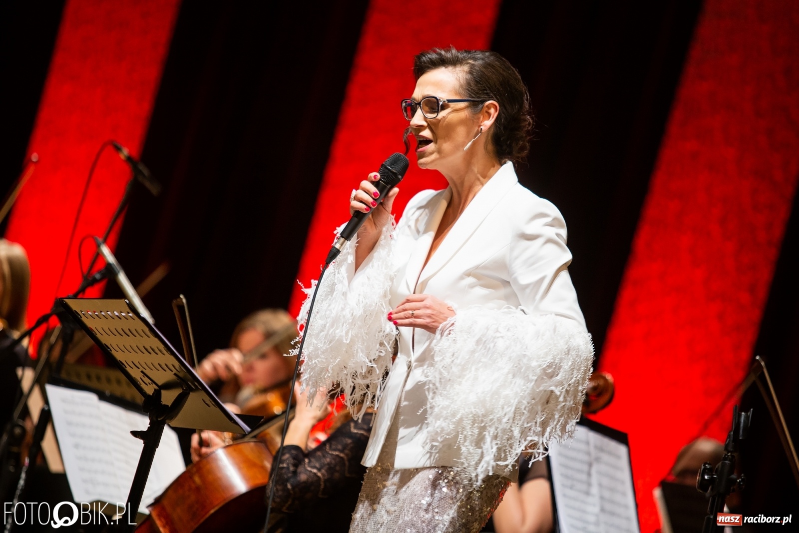 Zdjęcie w galerii na portalu naszraciborz.pl: Najpiękniejsze kolędy zabrzmiały w RCK. Olga Bończyk na scenie! wiadomości z regionu