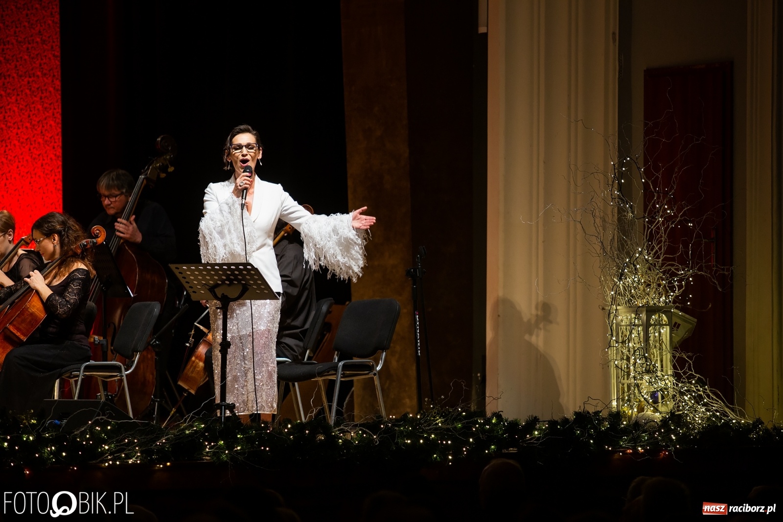 Zdjęcie w galerii na portalu naszraciborz.pl: Najpiękniejsze kolędy zabrzmiały w RCK. Olga Bończyk na scenie! wiadomości z regionu