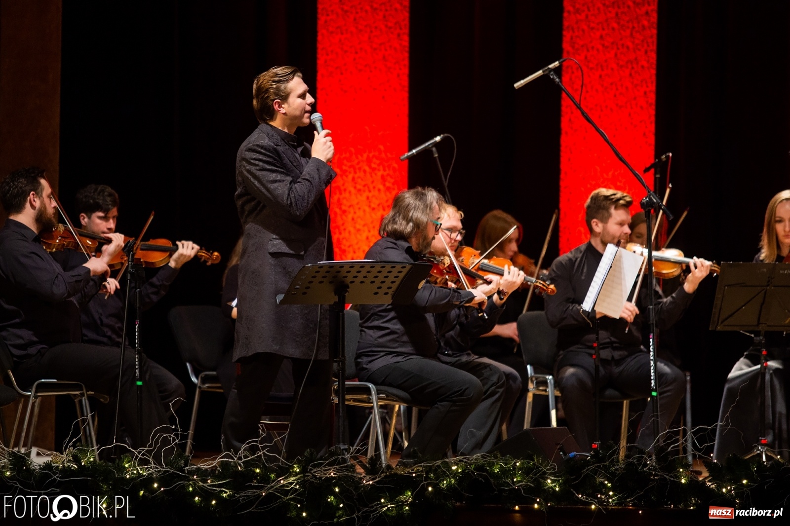 Zdjęcie w galerii na portalu naszraciborz.pl: Najpiękniejsze kolędy zabrzmiały w RCK. Olga Bończyk na scenie! wiadomości z regionu