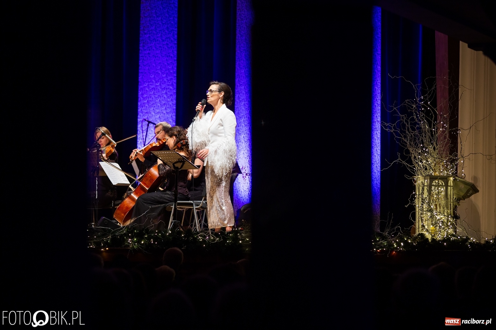 Zdjęcie w galerii na portalu naszraciborz.pl: Najpiękniejsze kolędy zabrzmiały w RCK. Olga Bończyk na scenie! wiadomości z regionu