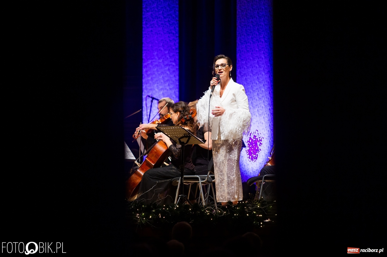 Zdjęcie w galerii na portalu naszraciborz.pl: Najpiękniejsze kolędy zabrzmiały w RCK. Olga Bończyk na scenie! wiadomości z regionu