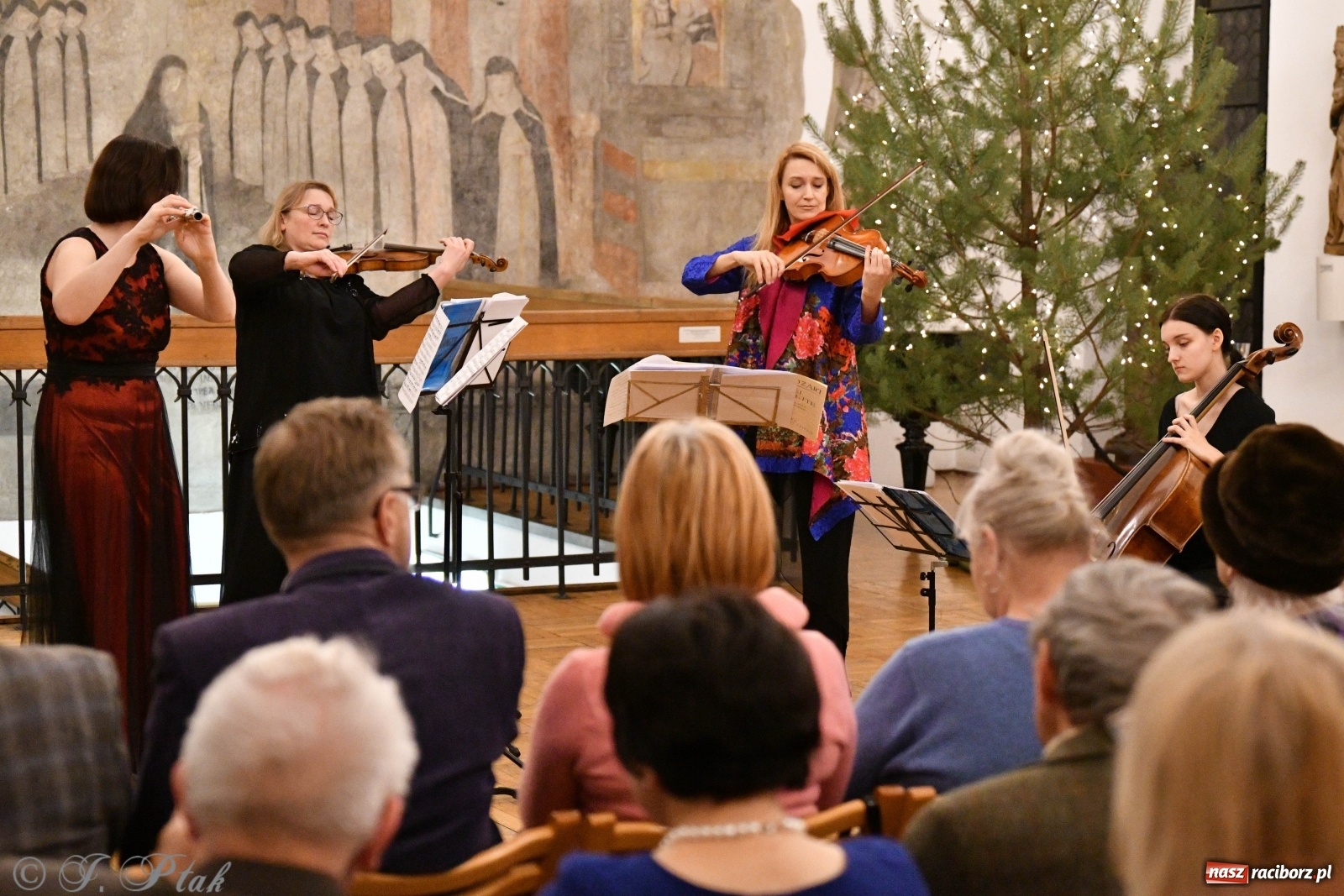 Zdjęcie w galerii na portalu naszraciborz.pl: Kameralna podróż w świat przebojowej klasyki  wiadomości z regionu