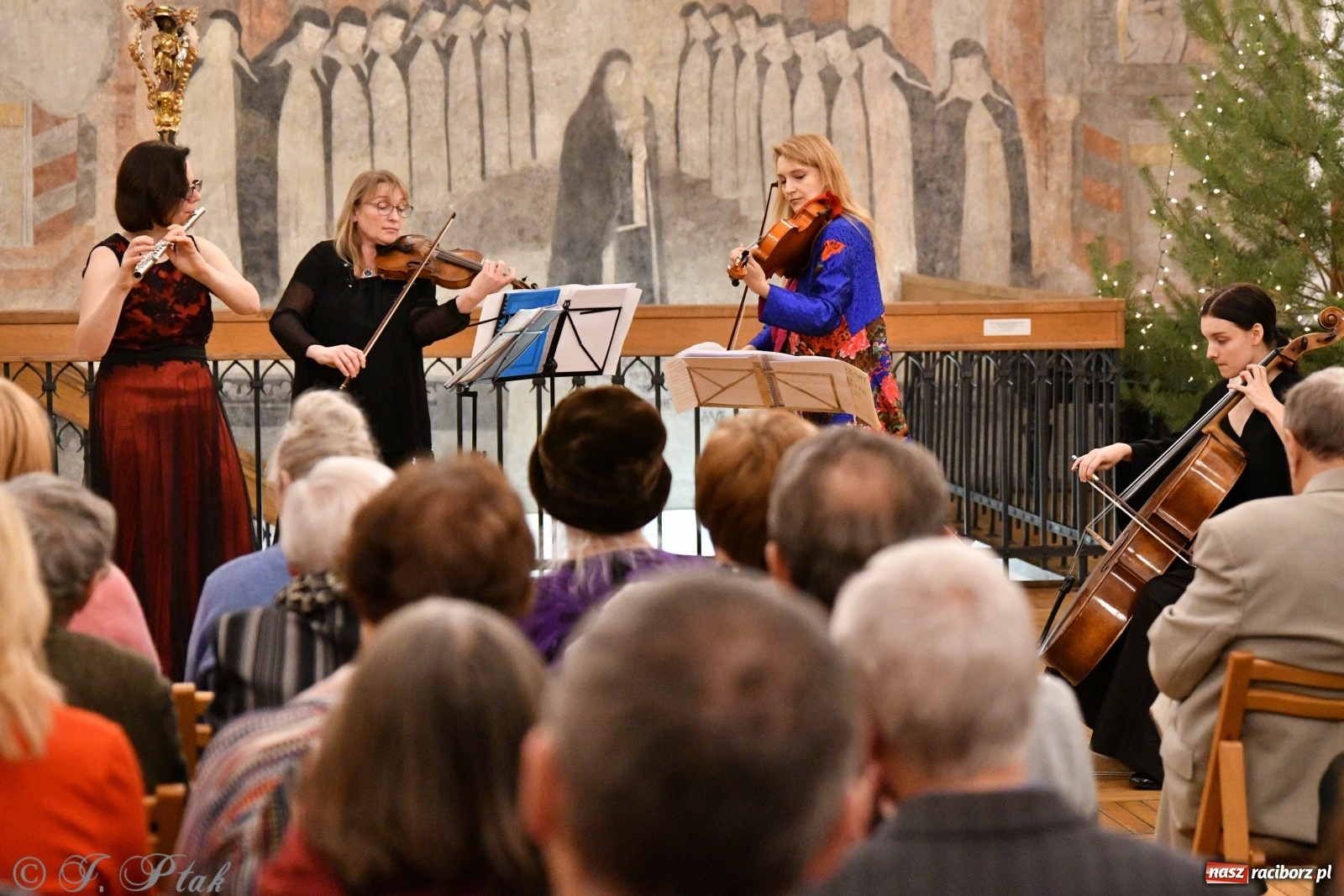 Zdjęcie w galerii na portalu naszraciborz.pl: Kameralna podróż w świat przebojowej klasyki  wiadomości z regionu