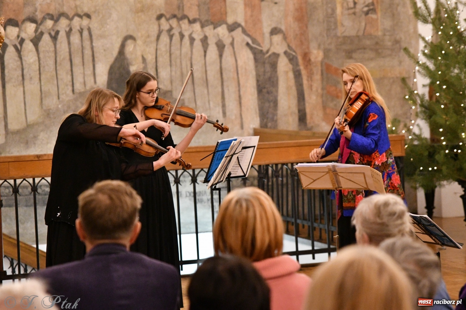 Zdjęcie w galerii na portalu naszraciborz.pl: Kameralna podróż w świat przebojowej klasyki  wiadomości z regionu