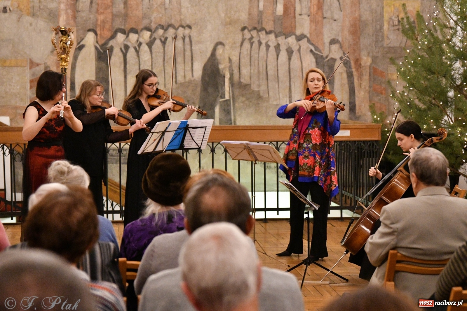 Zdjęcie w galerii na portalu naszraciborz.pl: Kameralna podróż w świat przebojowej klasyki  wiadomości z regionu