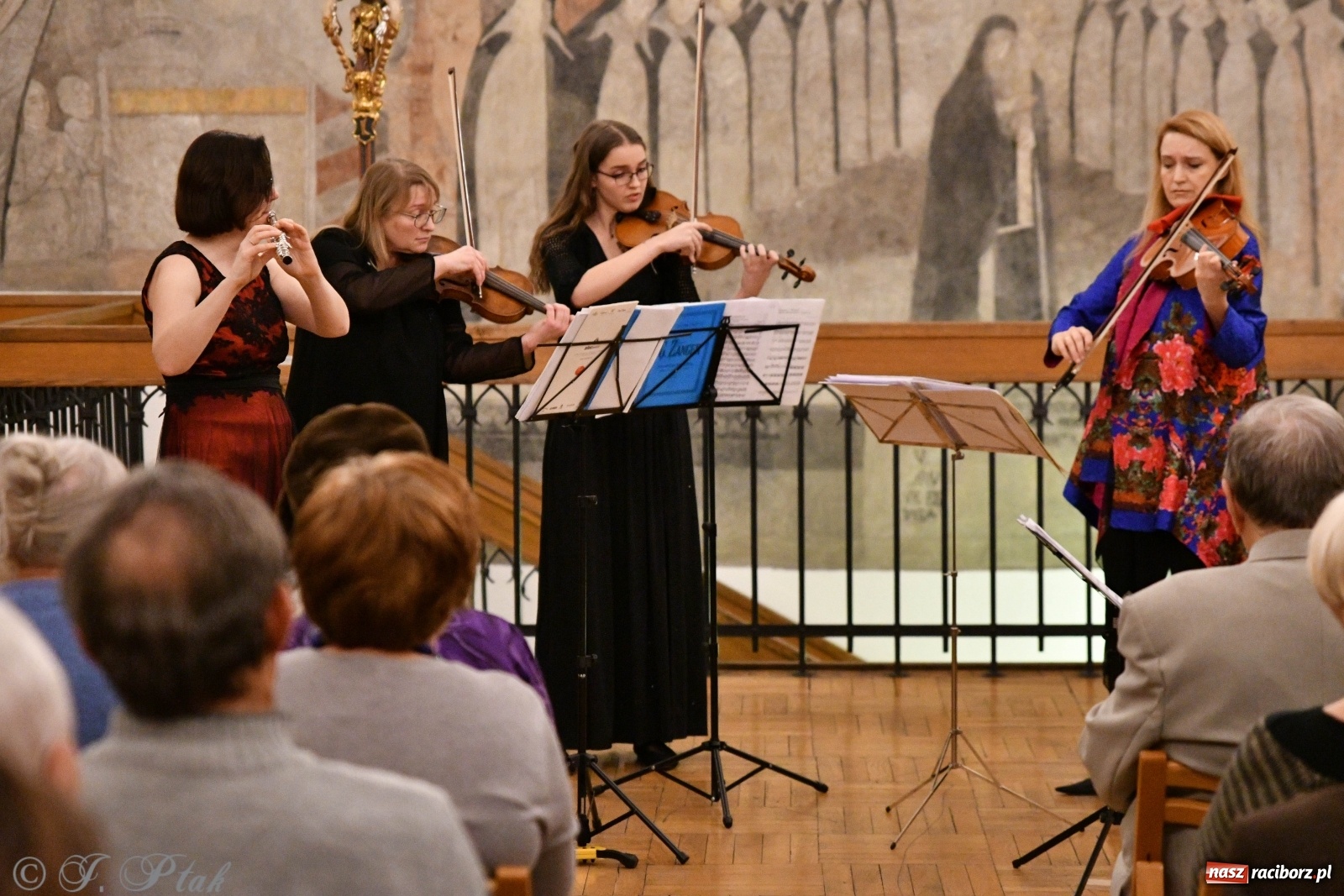 Zdjęcie w galerii na portalu naszraciborz.pl: Kameralna podróż w świat przebojowej klasyki  wiadomości z regionu