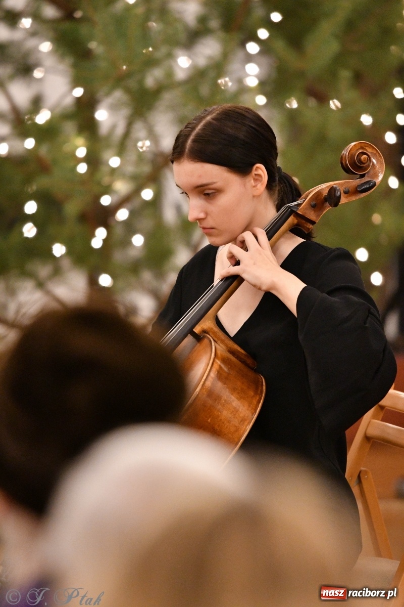 Zdjęcie w galerii na portalu naszraciborz.pl: Kameralna podróż w świat przebojowej klasyki  wiadomości z regionu