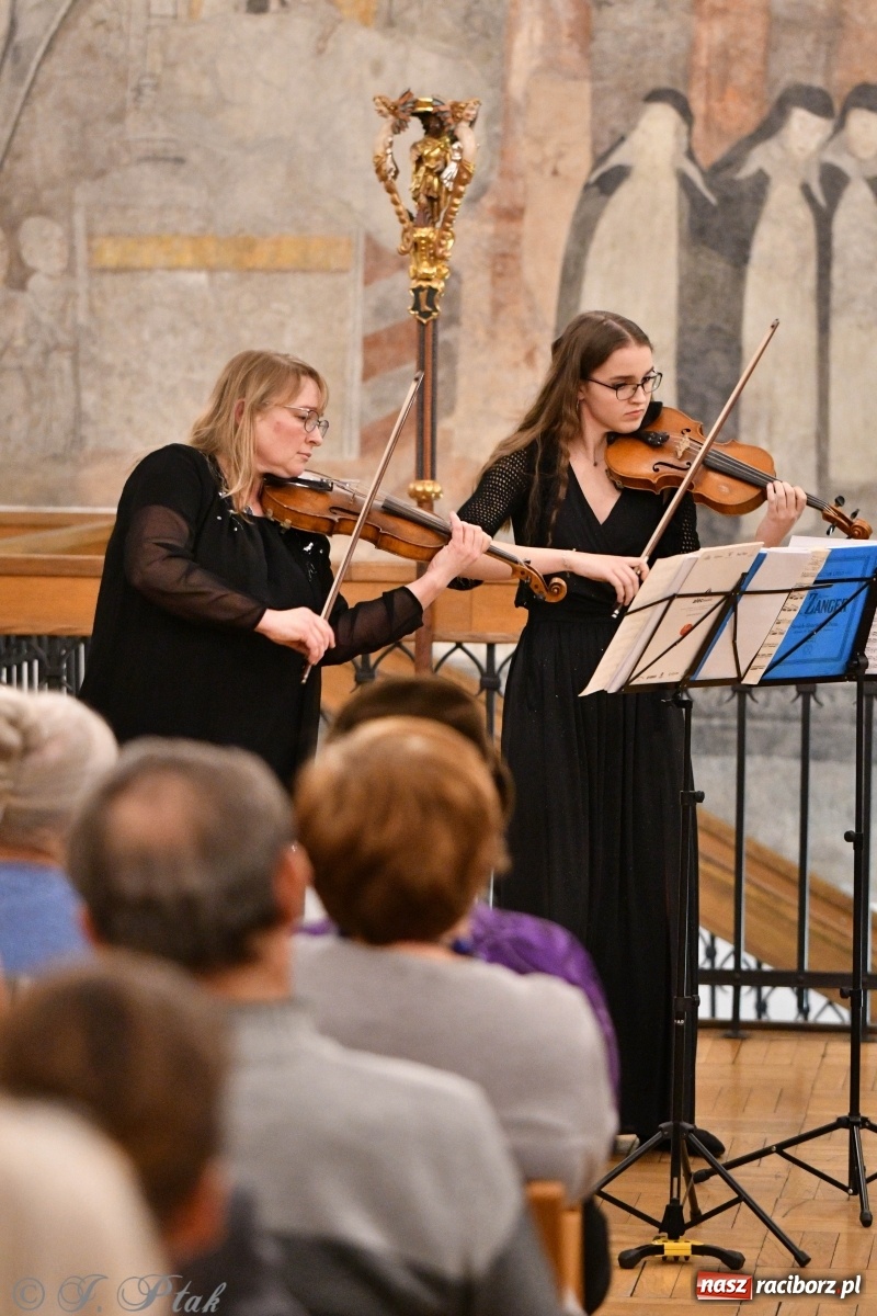Zdjęcie w galerii na portalu naszraciborz.pl: Kameralna podróż w świat przebojowej klasyki  wiadomości z regionu