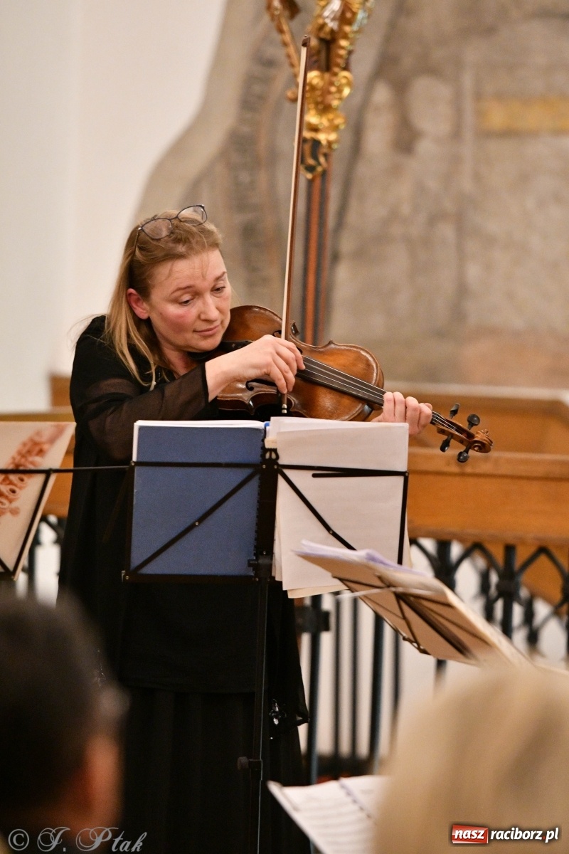 Zdjęcie w galerii na portalu naszraciborz.pl: Kameralna podróż w świat przebojowej klasyki  wiadomości z regionu