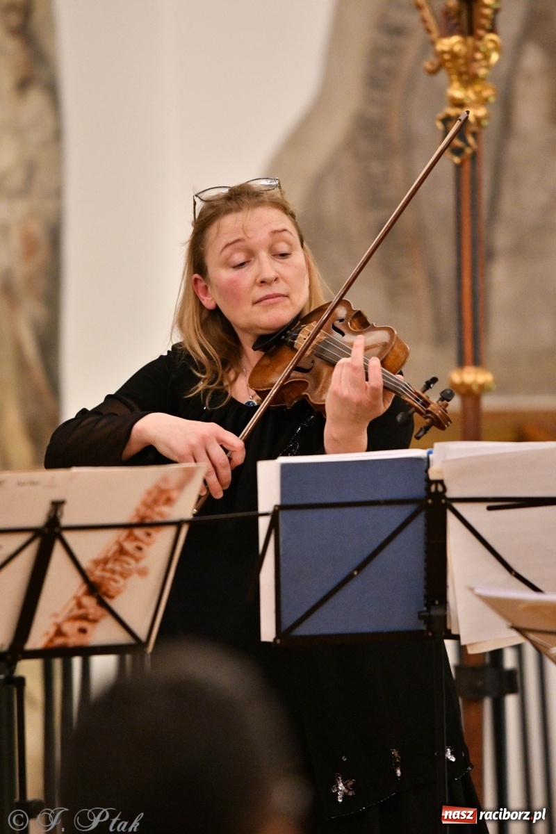 Zdjęcie w galerii na portalu naszraciborz.pl: Kameralna podróż w świat przebojowej klasyki  wiadomości z regionu