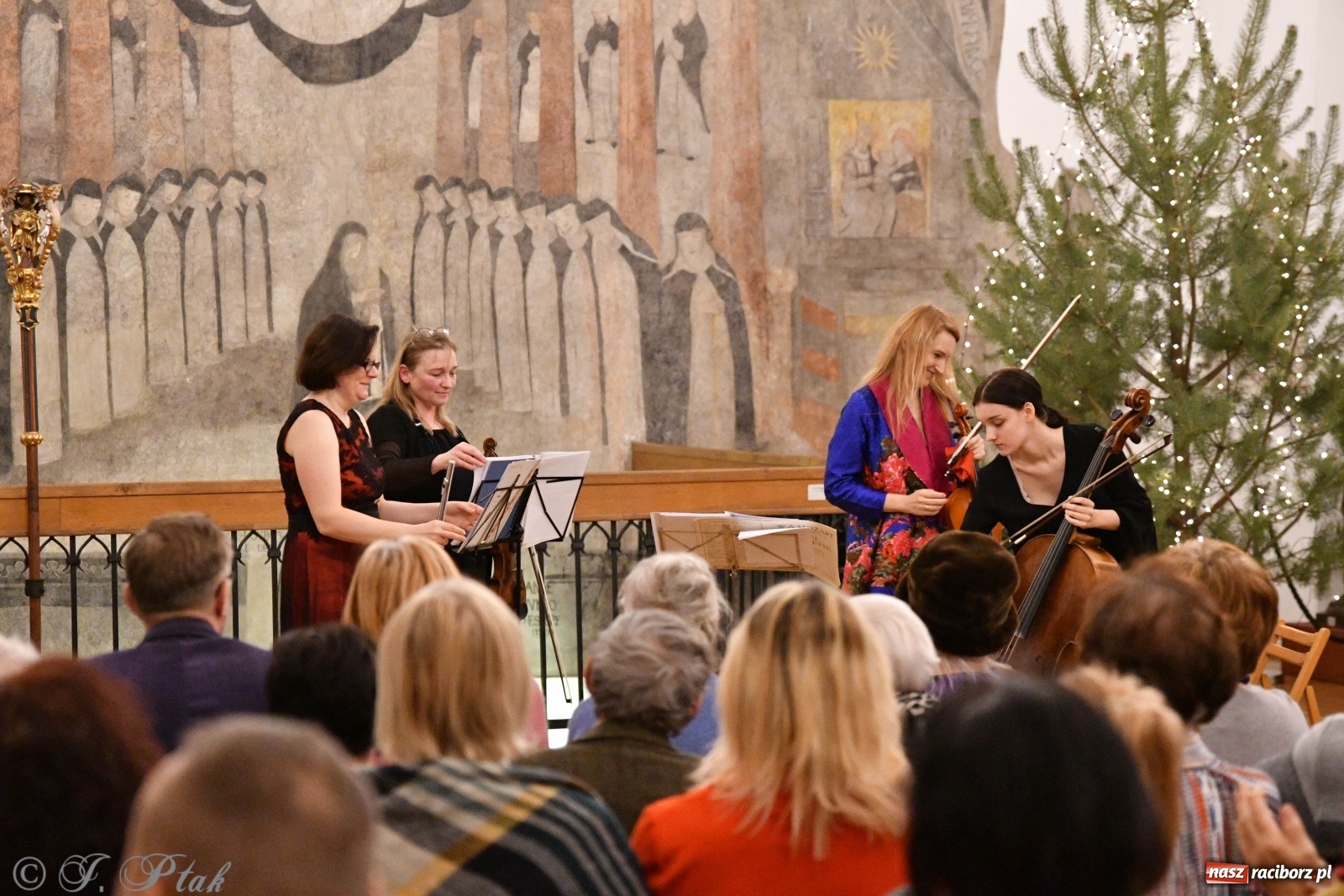 Zdjęcie w galerii na portalu naszraciborz.pl: Kameralna podróż w świat przebojowej klasyki  wiadomości z regionu