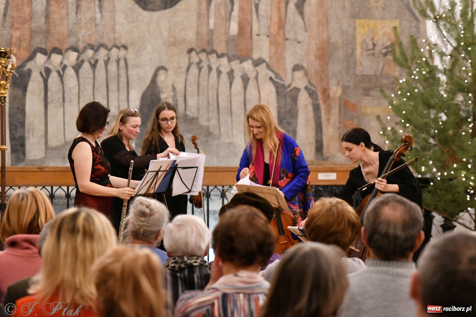 Zdjęcie w galerii na portalu naszraciborz.pl: Kameralna podróż w świat przebojowej klasyki  wiadomości z regionu