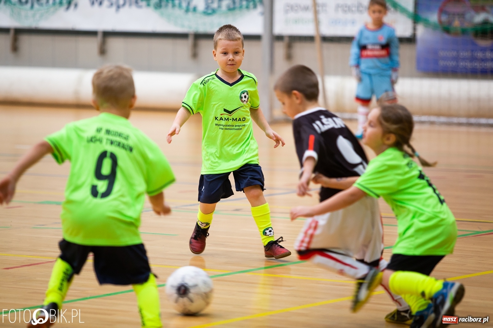 Zdjęcie w galerii na portalu naszraciborz.pl: Mikołajkowy Turniej Piłkarski dla dzieci w Arenie Rafako wiadomości z regionu
