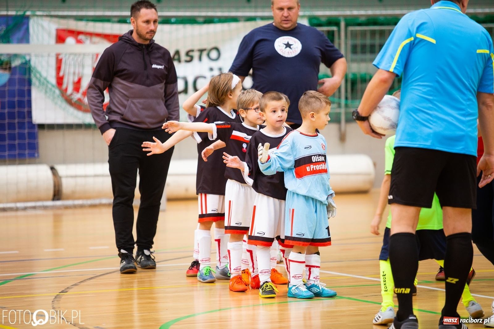 Zdjęcie w galerii na portalu naszraciborz.pl: Mikołajkowy Turniej Piłkarski dla dzieci w Arenie Rafako wiadomości z regionu