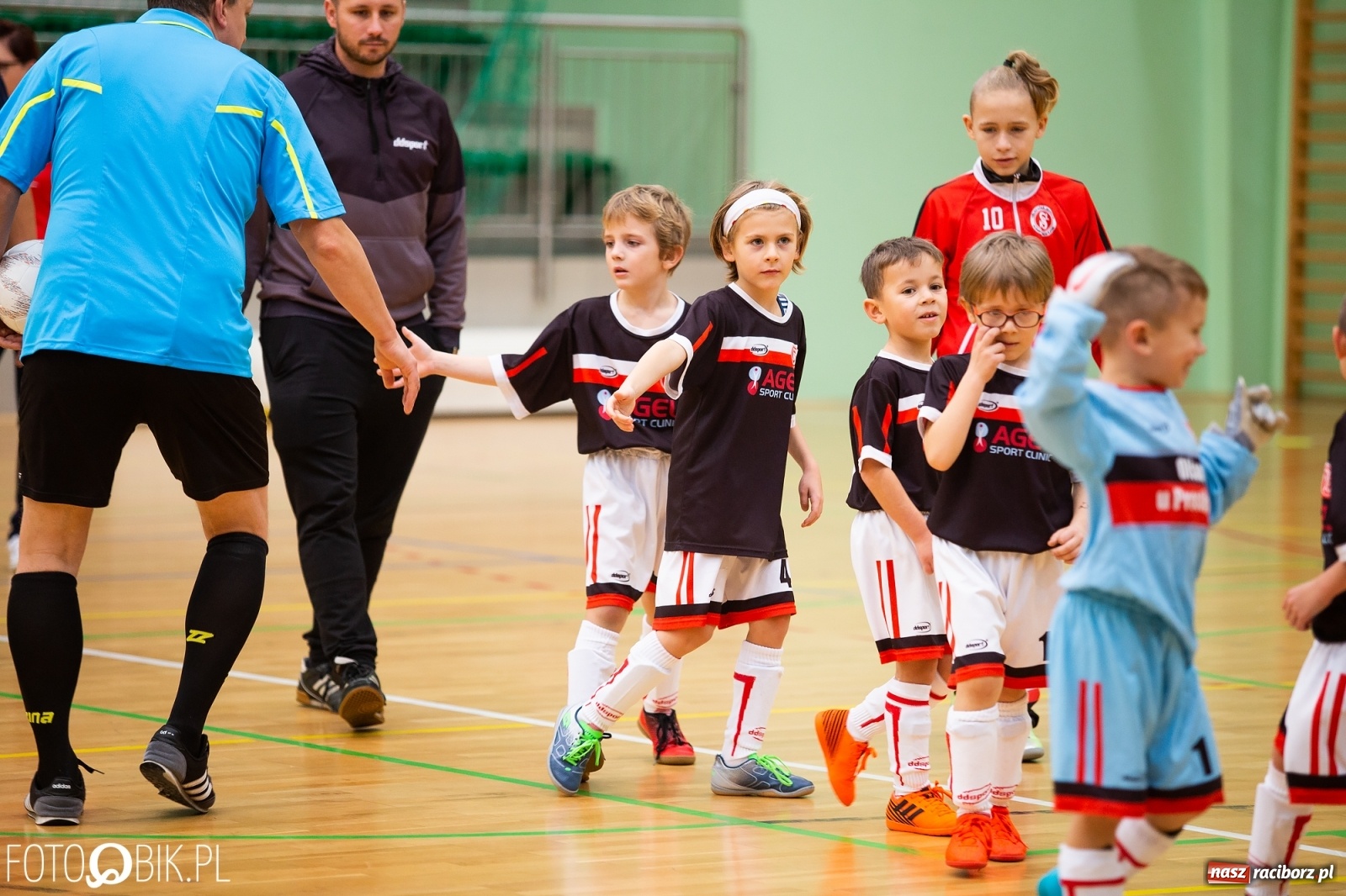 Zdjęcie w galerii na portalu naszraciborz.pl: Mikołajkowy Turniej Piłkarski dla dzieci w Arenie Rafako wiadomości z regionu