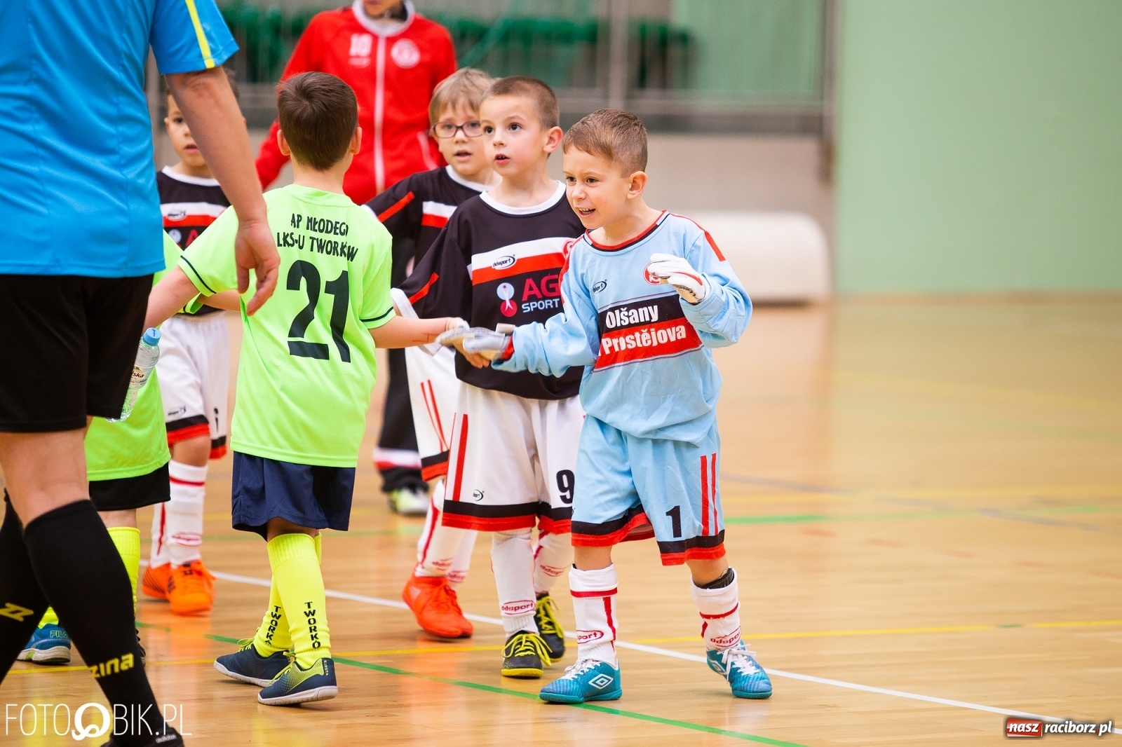 Zdjęcie w galerii na portalu naszraciborz.pl: Mikołajkowy Turniej Piłkarski dla dzieci w Arenie Rafako wiadomości z regionu