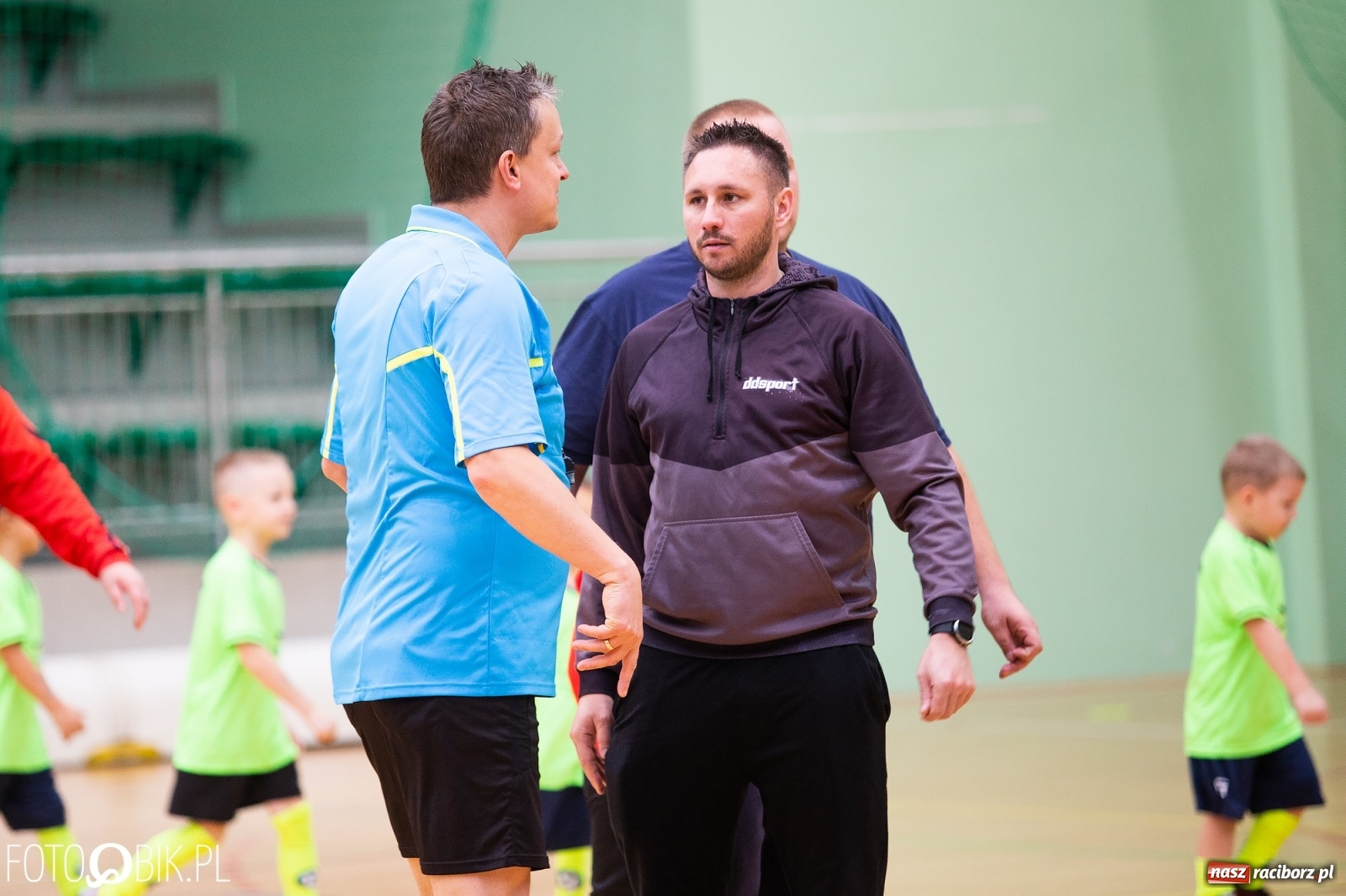 Zdjęcie w galerii na portalu naszraciborz.pl: Mikołajkowy Turniej Piłkarski dla dzieci w Arenie Rafako wiadomości z regionu