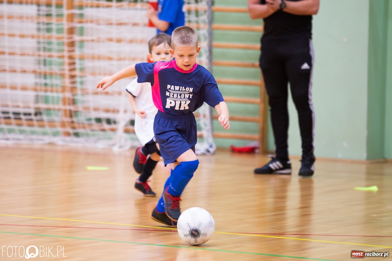Zdjęcie w galerii na portalu naszraciborz.pl: Mikołajkowy Turniej Piłkarski dla dzieci w Arenie Rafako wiadomości z regionu