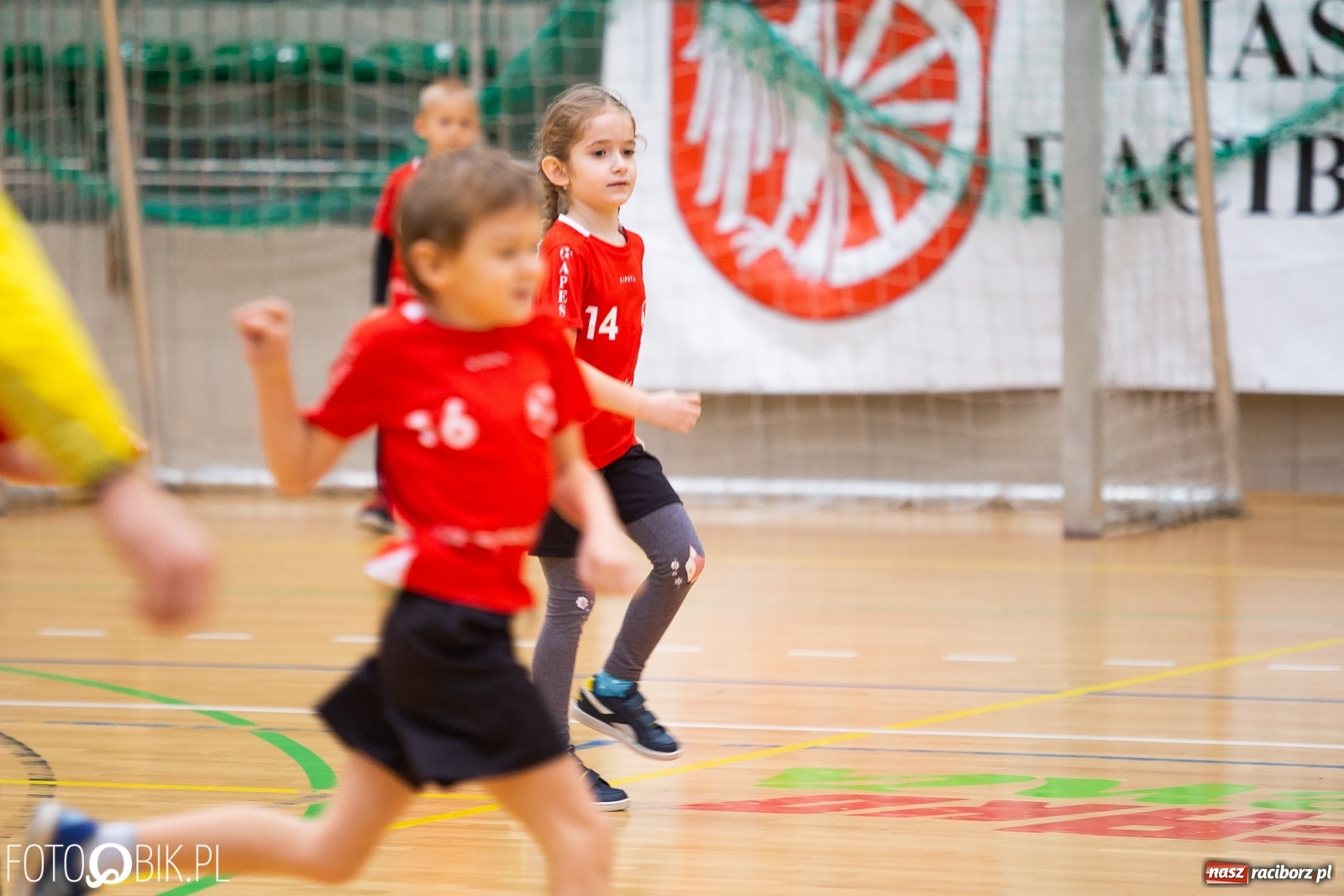 Zdjęcie w galerii na portalu naszraciborz.pl: Mikołajkowy Turniej Piłkarski dla dzieci w Arenie Rafako wiadomości z regionu