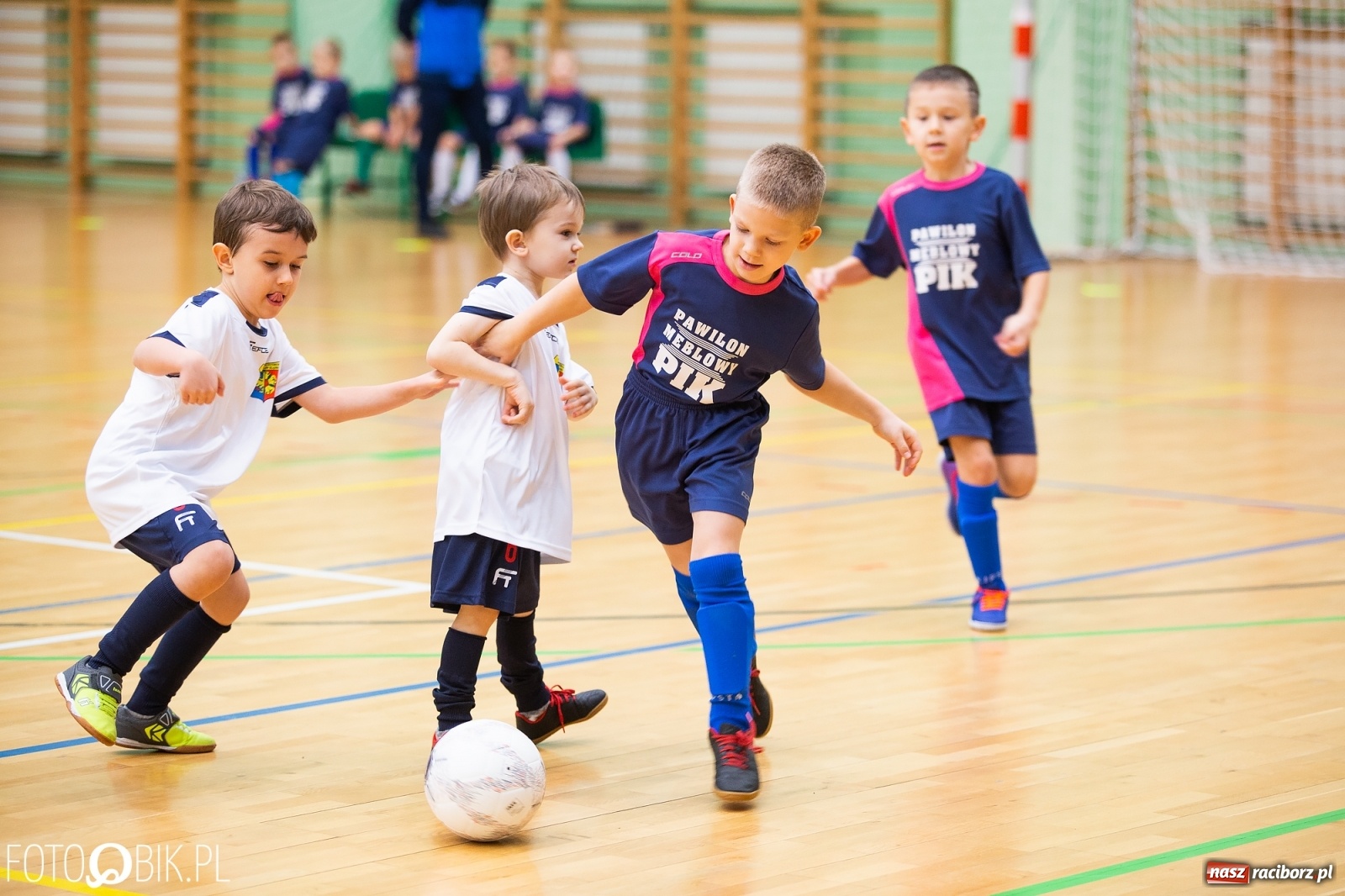 Zdjęcie w galerii na portalu naszraciborz.pl: Mikołajkowy Turniej Piłkarski dla dzieci w Arenie Rafako wiadomości z regionu